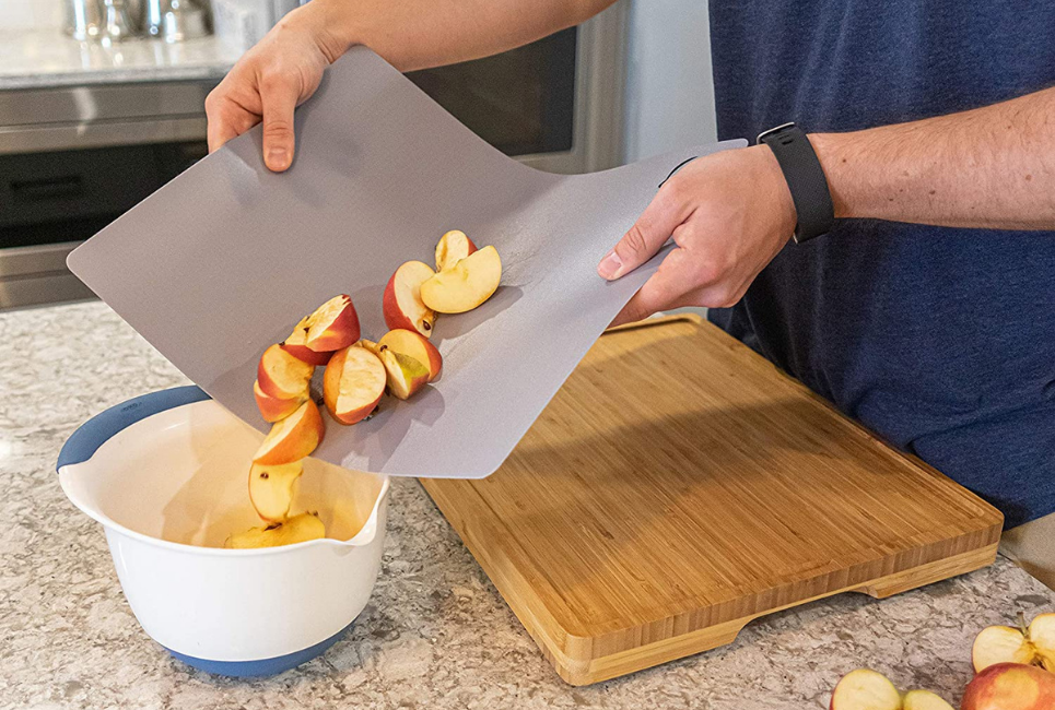 Should You Use Silicone Cutting Boards? - Vegan Globe Trotter.com
