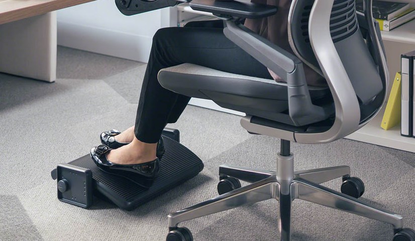  HUANUO Under Desk Foot Rest - Ergonomic Footrest with 2  Optional Covers Massage Textured Surface & Non-Slip Micro Beads for  Airplane, Travel, Ergonomic Foot Stool Cushion : Office Products
