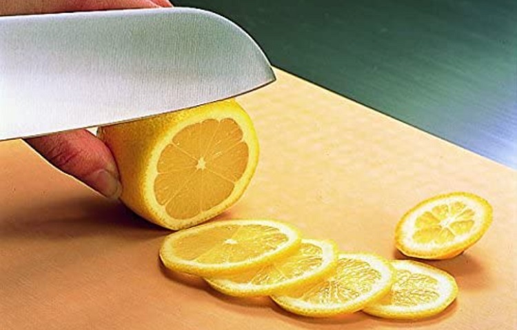 close up of slicing lemons