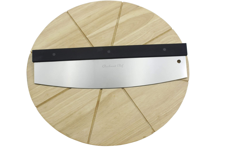 round pizza cutting board with slice guides and pizza cutter